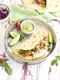 Wraps Creme D Avocat Choux Rouge Et Eminces Soja Ble Au Miso Recettes De Cuisine Recette Chou Rouge Chou Rouge