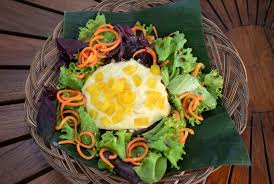 Sayur sawi tumis bawang merah, bawang putih, cabe merah di iris. Makanan Vegetarian Sambut Perayaan Imlek Di Aceh Republika Online