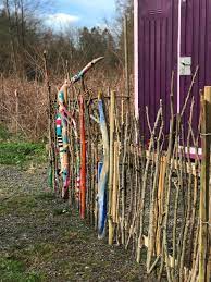 Selber machen jetzt am kiosk. Zaun Aus Asten Waldzaun Garten Zaun Kunst Garten Ideen