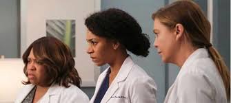 Browse the grey's anatomy episode guide and watch full episodes streaming online. Grey S Anatomy Saison 17 Meredith Tres Soucieuse Sur Le Nouveau Poster Mce Tv