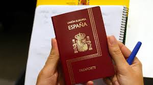 Pasaporte y documento de identidad españoles. Presentan Enmiendas Para Acelerar Obtencion De Nacionalidad Espanola Para Descendientes En El Exterior