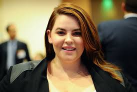 Tess Holliday just shared an intimate breastfeeding photo, and we love her  for it