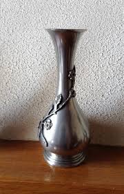 Ancien Vase Soliflore Aiguiere Etain La Maison De L Amp 039 Etain Decor Fleurs Art Antiquites Meubles Decoration Xxeme Design Vase Antiques Home Decor