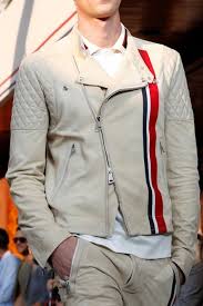 El Look Casual Tiene Su Lugar En Esta Coleccion Con Sobrios Tonos Beige