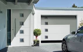 Porte D Entree Et Porte De Garage Assorties Porte Garage Portes Garage