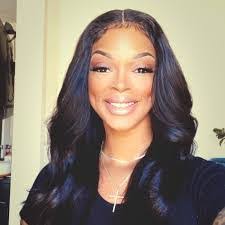 Denise Tyre's Instagram, Twitter & Facebook