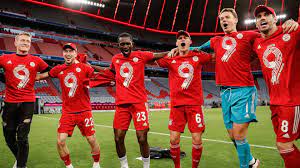 Bayern münchen played against borussia m'gladbach in 1 matches this season. Galerie So Bejubelt Der Fc Bayern Die Meisterschaft