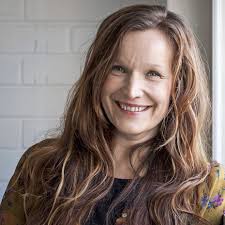 Siskonpedin käsikirjoittaja Anna Dahlman: ”Vaikka saisin työstäni kehuja,  pelkään yhä paljastuvani huijariksi”