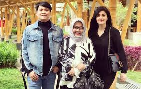 Kriss dan hilda pun saling melapor ke polisi. Terus Diserang Kriss Hatta Hubungan Billy Syahputra Dan Hilda Vitria Baik Baik Saja
