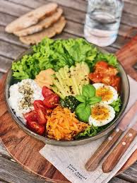 Sommer Salat Bowl Perfekt Fur Heisse Tage Fashion Kitchen Essen Kombinieren Sommersalat Salat