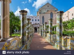 Fu canonizzata come santa chiara nel 1255 da alessandro iv nella cattedrale di anagni. Das Kloster Von Santa Chiara Neapel Italien Stockfotografie Alamy