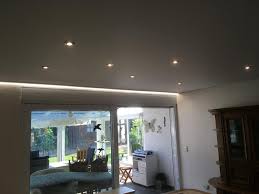 Im wohnzimmer hatten wir im bereich des sofas/tvs etwas besonderes einfallen lassen. Led Lichtband Und Abgehangte Decke Im Wohnbereich Bruchsal