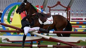 Das pferd saint boy von annika schleu aus deutschland verweigert den sprung bei den olympischen spielen. Tierschutzbund Zeigt Annika Schleu Und Kim Raisner An Sport Dw 13 08 2021