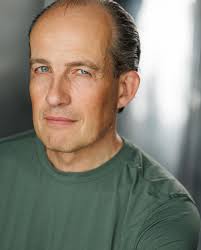 Earlier this month I made a 1-day trip to London to have new headshots  done, and I'm very pleased with the result from wonderful  @adamhillsphotography 🤩 A big thank you and shout