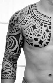 Pour certains, avoir un tatouage homme est un sujet tabou. Tatoo Bras Homme Tatouage Marquisien Tatouage Maori Tatouage Maorie Homme