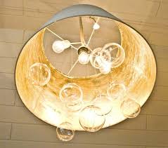Kronleuchter Selber Bauen Aus Ikea Lampenshirm Diy Anleitung Bastelideen Diy Zenideen In 2020 Kugel Kronleuchter Diy Lampenschirm Ikea Lampenschirme