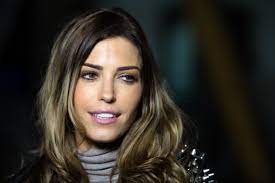 Check spelling or type a new query. Yolanthe Cabau Brengt Hoofden Op Hol Met Zussen In Bad Foto S Metro Krant