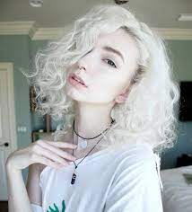You may not prefer too many different hair styles where you live, but i prepared a collection of curly hairstyles that will make you a very cool. Hairstyle For Curly Short Hair Frisuren Frisuren Kurz Blond Blonde Haare Ideen