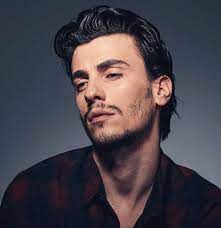 Singer known for the album still du, which won best album at the noise show awards. Kosova Sot