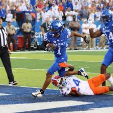 Find out where your favorite team is ranked in the ap top 25, coaches poll, cbs sports ranking . Uk Wildcats Football In Final Regular Season College Football Rankings A Sea Of Blue
