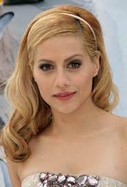 Am I only one that think Stella looks more like Brittany Murphy then  Cameron Diaz : r/winxclub