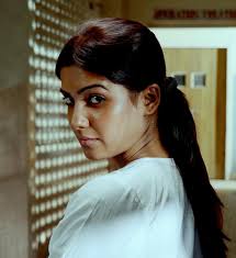 Is anyone like me, thinking that Samantha was very cute before cosmetic  surgery. : r/kollywood