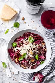 Cipolla di tropea 1 piccola. Drunken Pasta Rezept Rotwein Spaghetti All Ubriaco Mit Radicchio Walnussen Parmesan Nicest Things
