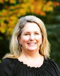 Transforming your home should be exciting, not overwhelming! 🏡✨Meet our  in-house design managers, Kelly Short, and Field Witt! They're here to  simplify the process, guiding you through the multitude of selections. Send