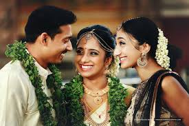 Kerala Traditional Wedding Photography Location Guruvayur Temple Composition Team Weva Conta Wedding Car Kerala Wedding Photography Wedding Photography