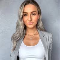 Ashley Holscher's Instagram, Twitter & Facebook