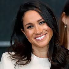 Meghan markle may very well steal your throne — at least when it comes to duchess with the best hair. Meghan Markle Is Criticized For Her Hair Getting Messy In The Wind Teen Vogue