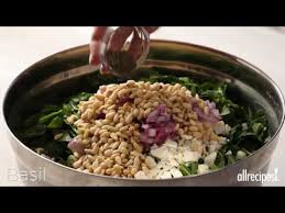 Noix Fromage Basilic Cette Salade D 39 Orzo Est Remplie De Bonnes Choses Ma Fourchette Summer Recipes How To Make Spinach Summer Salad Recipes