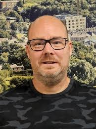 Neil Looker's Instagram, Twitter & Facebook