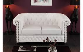 Son revêtement capitonné fera sensation dans votre intérieur. Canapes Droits Banquettes Canape Design Chesterfield Capitonne En