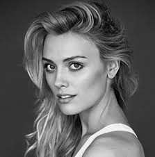 Wallis Day joins BATWOMAN as the new Kate Kane