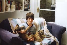 Daniel Radcliffe Who Do You Think You Are A Lot Of Very Sad Things Have Happened But I Can T Be Sad About It Because Everyone Was Loved Daniel radcliffe's parents initially refused to let him audition for the role of harry potter, but a chance meeting with harry potter and the sorcerer's stone director chris columbus led to an audition. daniel radcliffe who do you think you