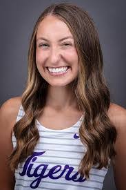 Ella Davis's Instagram, Twitter & Facebook