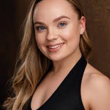 Ashley Cavender's Instagram, Twitter & Facebook