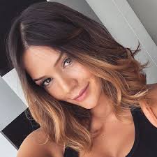 Lina became very popular with the role 'sammy' in tv serial parents and children. Cumplefamosas Lina Tejeiro Colores De Pelo Moreno Cabello Color Miel Balayage Cabello Corto