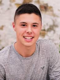 Robert Kunath's Instagram, Twitter & Facebook