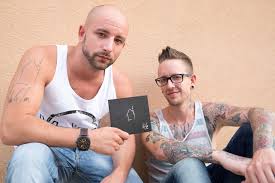 The band is composed of comedian and actor christopher seiler and film producer bernhard speer. Seiler Und Speer Vom Spassprojekt Zum Chart Erfolg Mit Ham Kummst Neubau