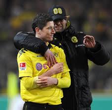 In der partie der gruppe e zwischen den polen und schweden wurde es mal wieder. Weltklasse Sturmer Wie Ein Gesprach Mit Klopp Die Wende In Lewandowskis Karriere Brachte Welt