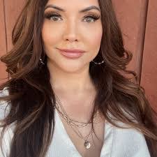 Elsa Lara's Instagram, Twitter & Facebook