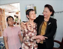 Nguyễn thị bích hường địa. Chá»§ Tá»‹ch Quá»'c Há»™i Nguyá»…n Thá»‹ Kim Ngan ThÄƒm Va Táº·ng Qua Cac Gia Ä'inh Chinh Sach Táº¡i Kon Tum áº£nh Thá»i Sá»± Trong NÆ°á»›c Ná»™i Chinh Ngoáº¡i Giao