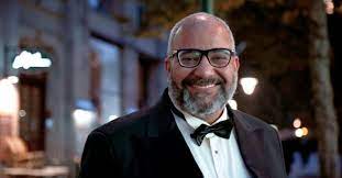 أحمد مكي ، سيناريو وحوار : Ø¨ÙŠÙˆÙ…ÙŠ ÙØ¤Ø§Ø¯ Ø§Ù„ÙƒØ¨ÙŠØ± Ø£ÙˆÙŠ Ø³Ø± Ø¥Ù†Ø·Ù„Ø§Ù‚ØªÙ‡ Ø§Ù„ÙÙ†ÙŠØ© ÙˆØ£Ø­Ù…Ø¯ Ø­Ù„Ù…ÙŠ Ø±ÙØ¶ Ø¥Ø¹Ø·Ø§Ø¡Ù‡ Ù‡Ø°Ø§ Ø§Ù„Ø¯ÙˆØ±