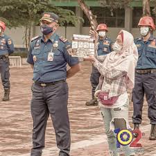 Tante seksi nyuci motor sambil pamer celana dalam di depan kamera. Damkar Indonesia Home Facebook