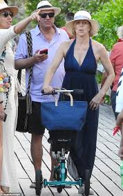 Meet his wife linda o'leary and know their married life. Kevin O Leary And His Wife Are Seen For The First Time Together Since Horror Boat Crash Daily Mail Online