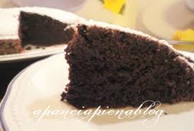 Nonostante il nome tragga in inganno non è una vera e propria crema perché senza uova, direi più un budino bicolore ingolosito con la farcitura di biscotto inzuppato! Torta Al Cioccolato Morbidissima Ricetta Senza Uova E Burro