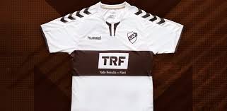 El club atlético platense fue fundado el 25 de mayo de 1905 en el barrio porteño de recoleta por un grupo de jóvenes. Camiseta Hummel De Platense 2018 19 Todo Sobre Camisetas