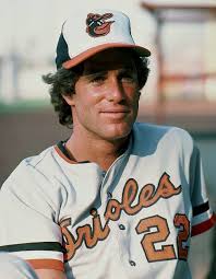 Earl Weaver and Ken Kaiser discussing a call.
